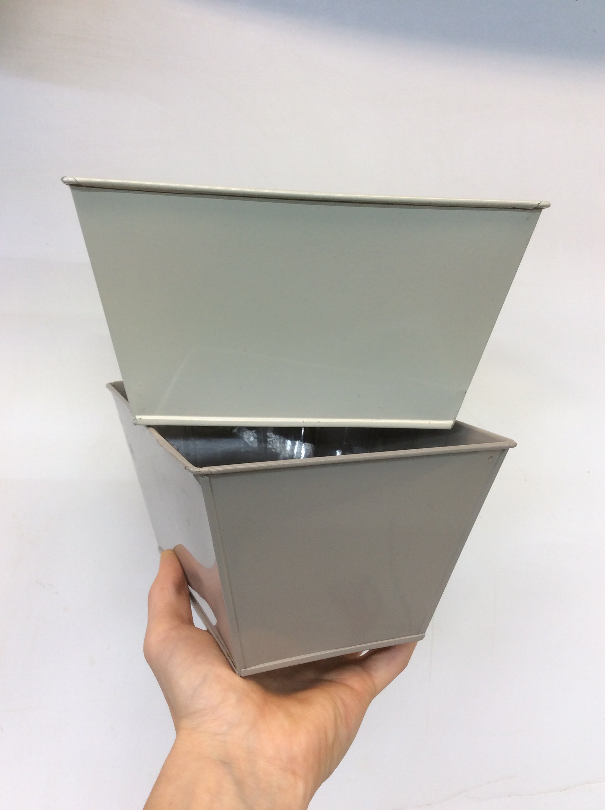 Jardinière rectangulaire Alina en étain, 19 cm - 14 cm