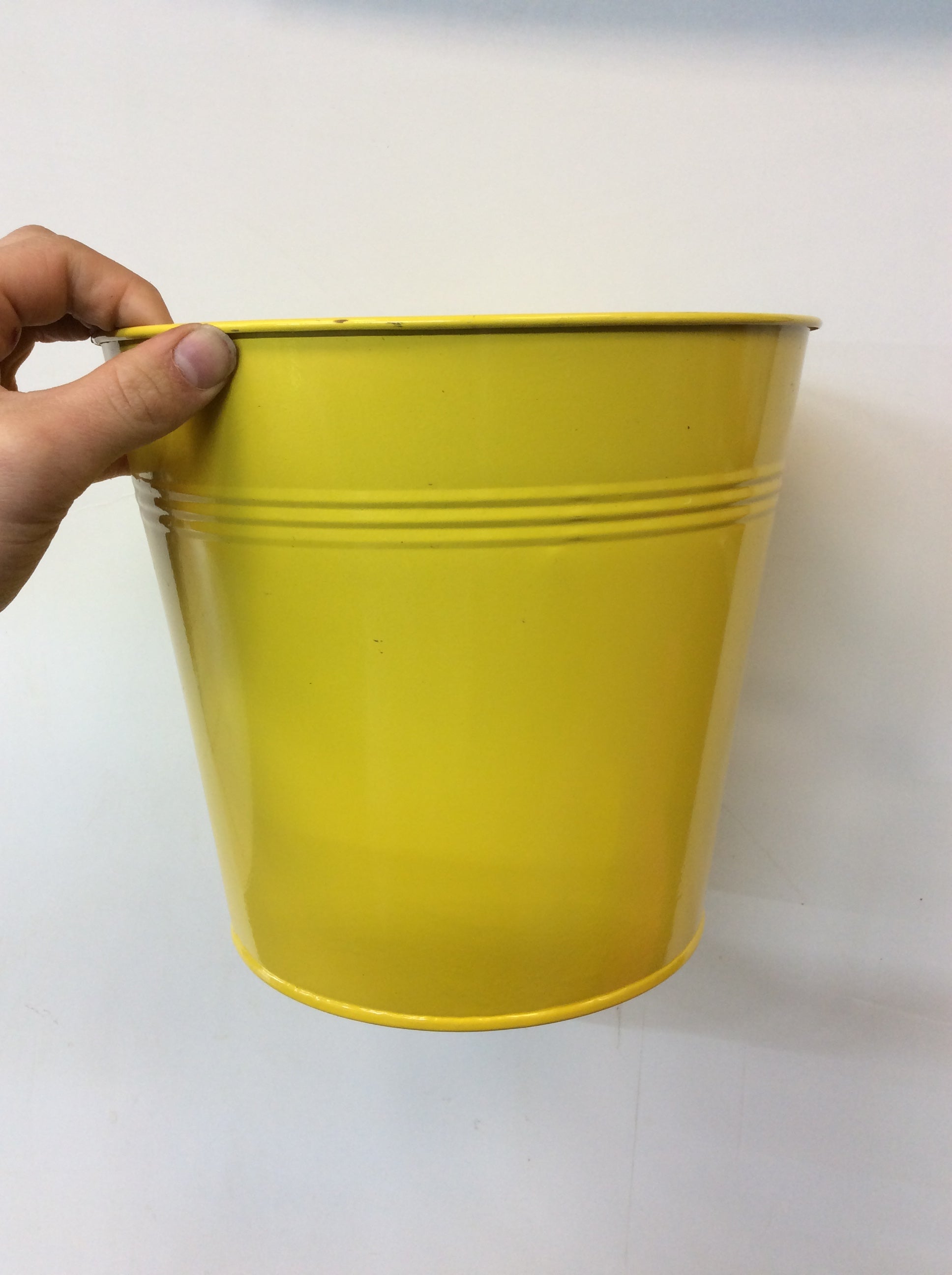 Jardinière ronde en étain de 20 cm