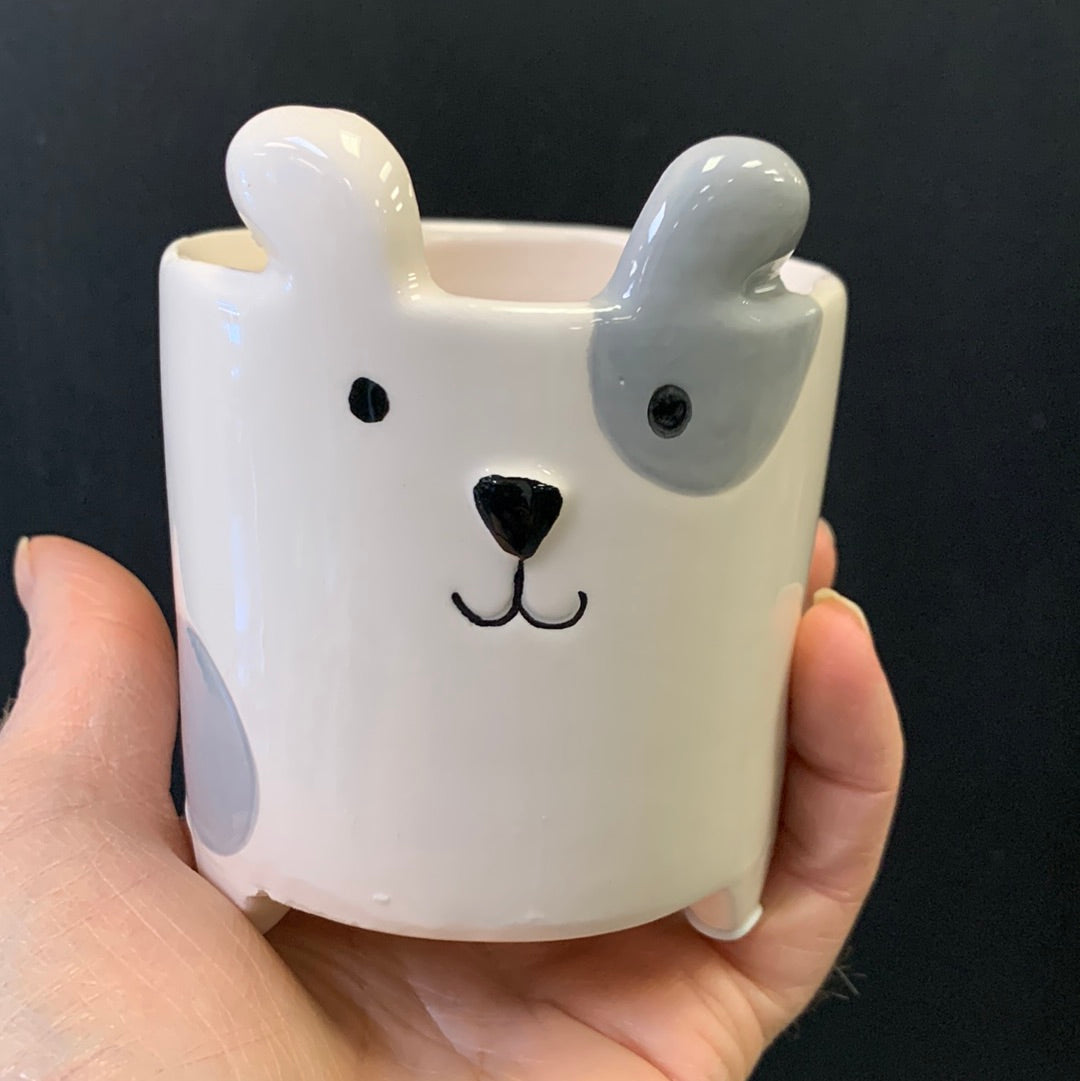 Repérez le pot pour chien