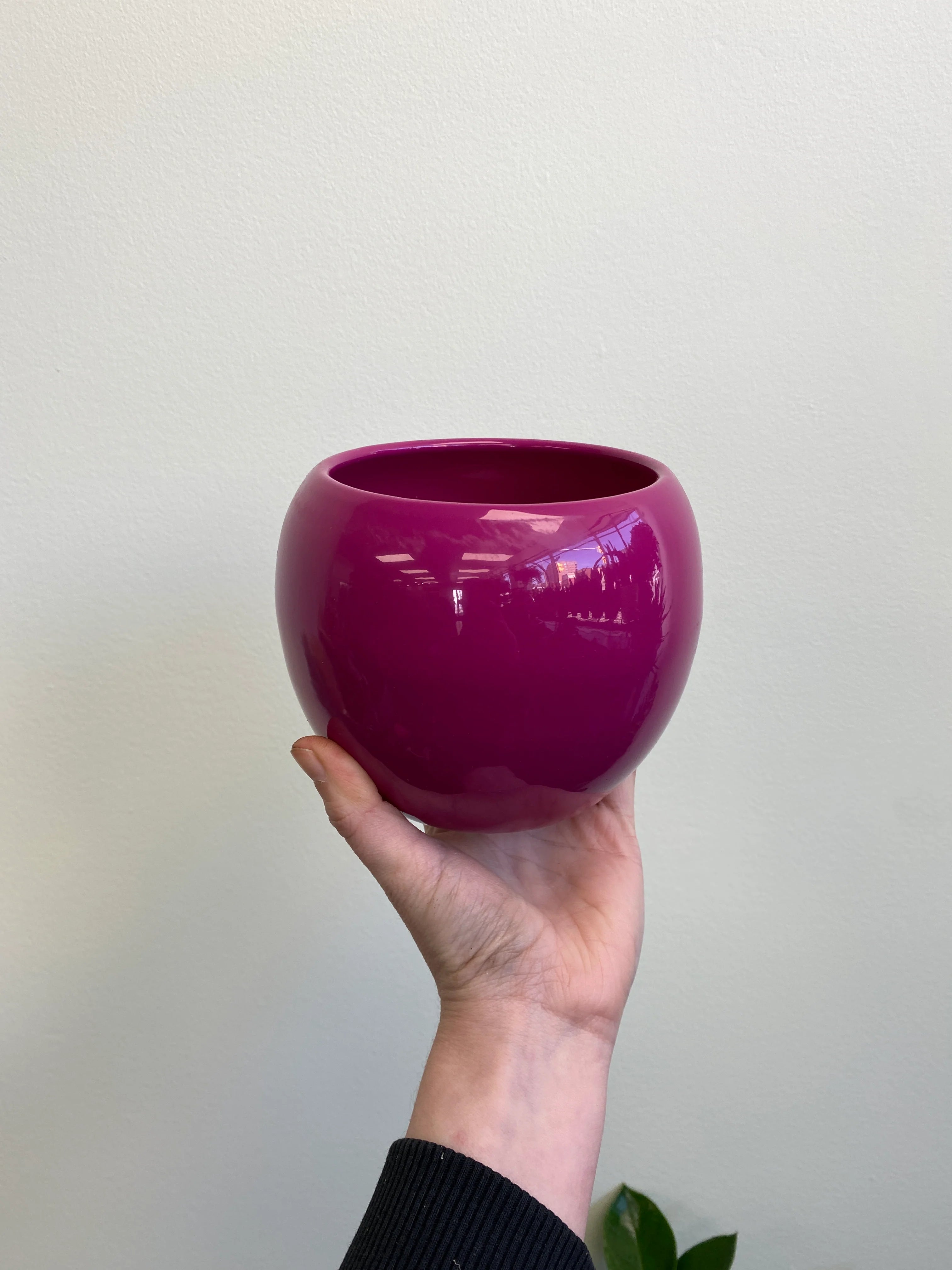 Lisa Cyclamen Ceramic Pot